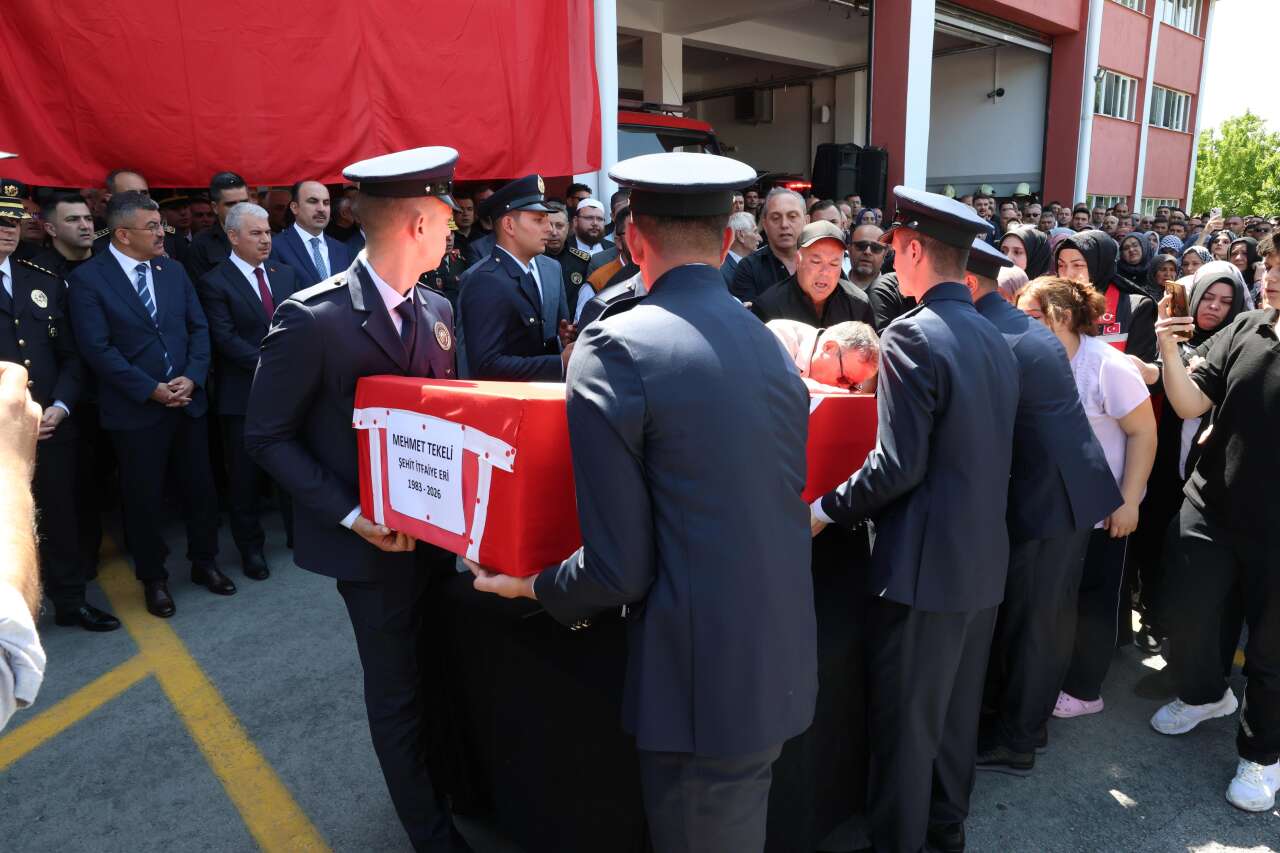 Konya şehidine ağladı! İtfaiyeci Mehmet Tekeli gözyaşlarıyla toprağa verildi 8